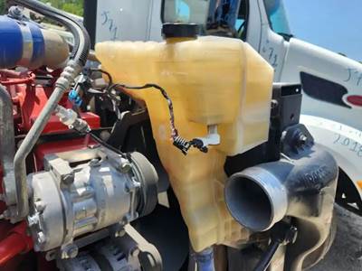 Peterbilt 579 Radiator Overflow Bottle / Surge Tank