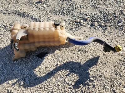 Peterbilt 579 Radiator Overflow Bottle / Surge Tank