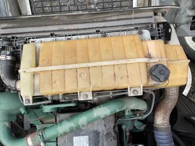 Volvo VNL Radiator Overflow Bottle / Surge Tank