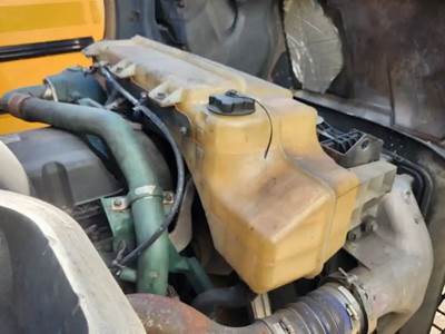 Volvo VNL Radiator Overflow Bottle / Surge Tank