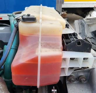 Volvo VNL Radiator Overflow Bottle / Surge Tank