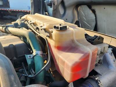 Volvo VNL Radiator Overflow Bottle / Surge Tank
