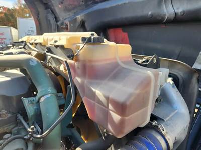 Volvo VNL Radiator Overflow Bottle / Surge Tank