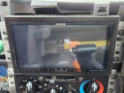 Chevrolet 6500XD Radio