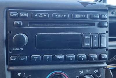 Ford F-650 Radio