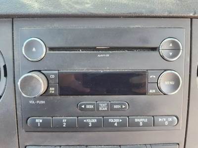 Ford F-650 Radio