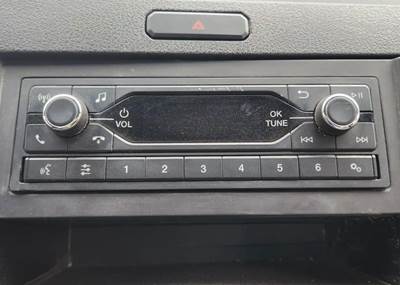 Ford F-650 Radio