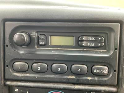 Ford F-750 Radio