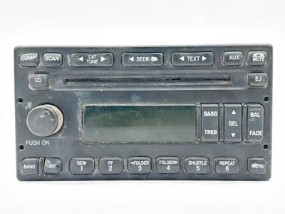 Ford F-750 Radio
