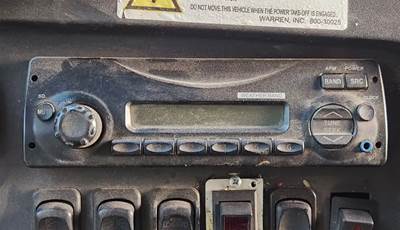 Freightliner 114SD Radio