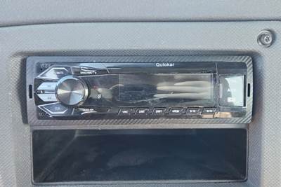 Freightliner Cascadia 125 Radio