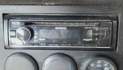 Freightliner Cascadia 126 Radio