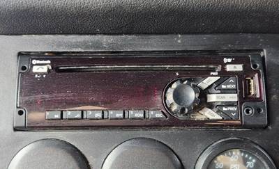 Freightliner Cascadia 126 Radio