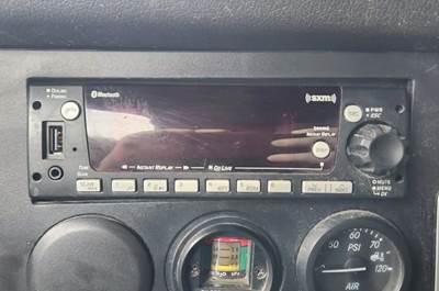 Freightliner Cascadia 126 Radio