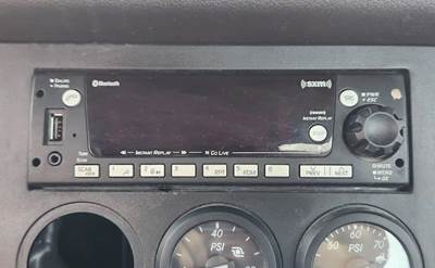 Freightliner Cascadia 126 Radio