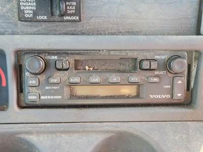 Freightliner Columbia 112 Radio