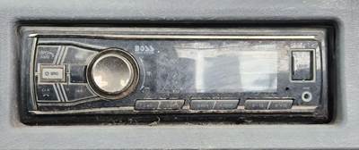 Freightliner Columbia 120 Radio