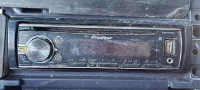 Freightliner Columbia 120 Radio