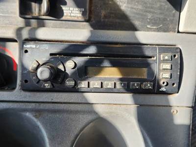 Freightliner Columbia 120 Radio