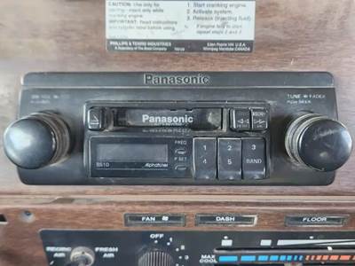 Freightliner FLC Radio