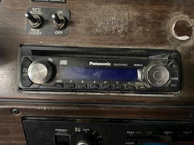 Freightliner FLD112 Radio for a 1997 Freightliner FLD112SD