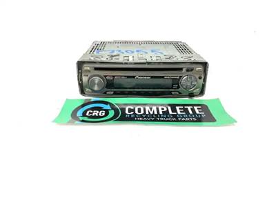 Freightliner FLD112SD Radio