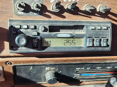 Freightliner FLD112SD Radio