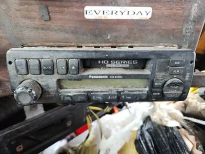 Freightliner FLD120 Radio