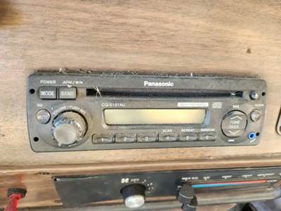 Freightliner FLD120SD Radio