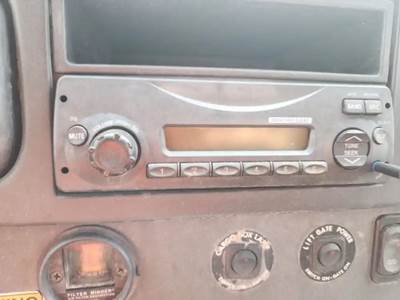 Freightliner M2 106 Radio