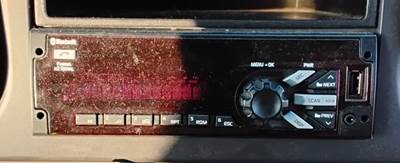 Freightliner M2 106 Radio
