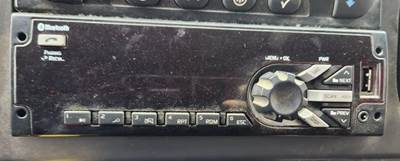 Freightliner M2 106 Radio