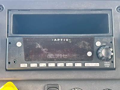 Freightliner M2 106 Radio
