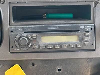 Freightliner M2 106 Radio