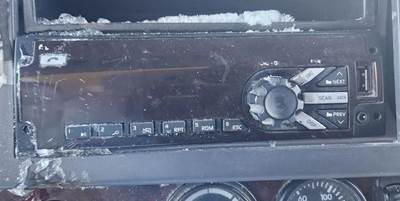 Freightliner M2 106 Radio