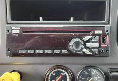Freightliner M2 106 Radio