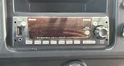 Freightliner M2 106 Radio