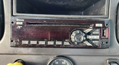 Freightliner M2 106 Radio