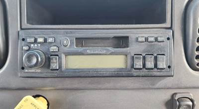 Freightliner M2 106 Radio