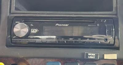 Freightliner M2 106 Radio