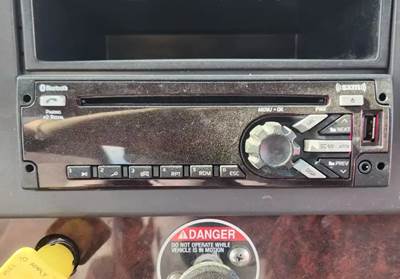 Freightliner M2 106 Radio