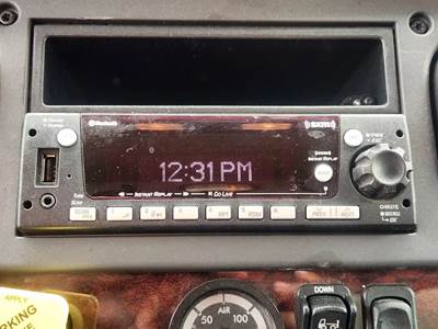 Freightliner M2 106 Radio