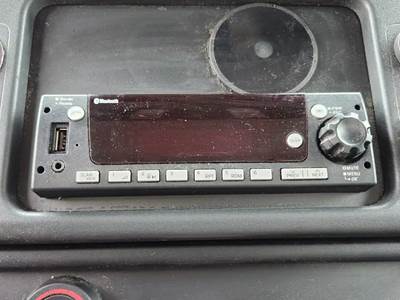 Freightliner M2 106 Radio