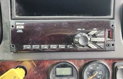 Freightliner M2 106 Radio