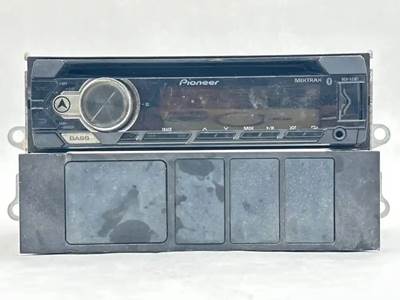 Hino 268 Radio