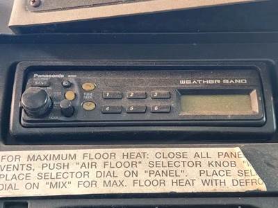 International 2574 Radio