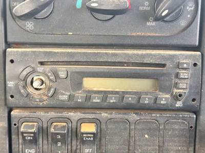 International 4300 Radio
