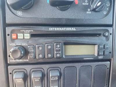 International 4400 LP Radio