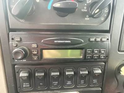 International 7300 Radio