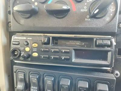 International 7400 Radio